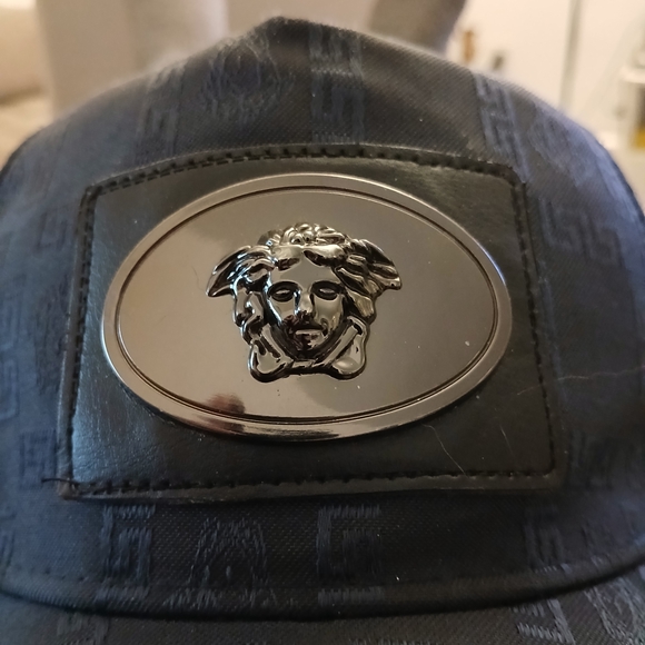 Versace Black Cap with Medusa Logo - Picture 12 of 15